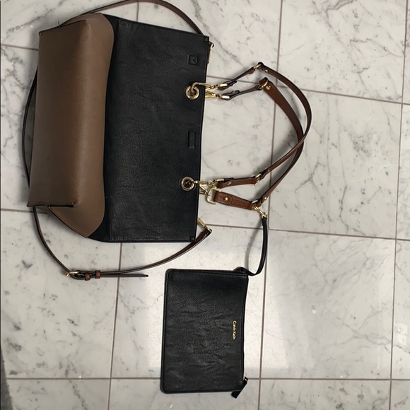 Black and taupe leather cross body bag. - Picture 7 of 7